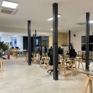 Espace indépendant 240 m² 25 postes Location bureau Place Canteloup Bordeaux 33800 - photo 2